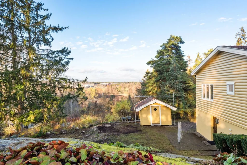 26. Omla╠eggning av betongpannor pa╠e vIlla