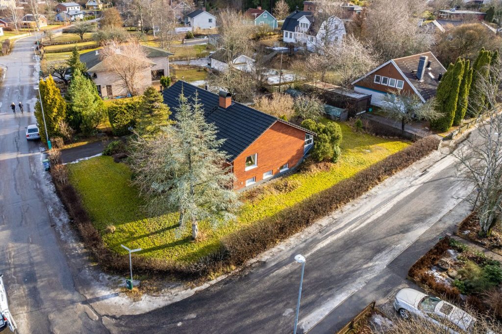 Renovering av plattak pa villa Akersberga Kungsbacken 2048x1364